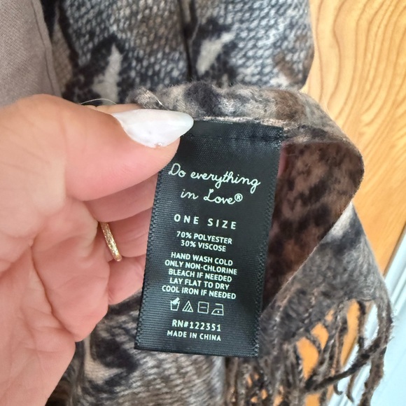 Snake skin print wrap - Picture 3 of 3